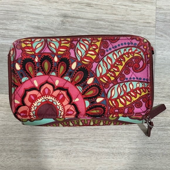 Vera Bradley Resort Medallion Pink Paisley Wallet Small Clutch Multi Compartment - Picture 3 of 8